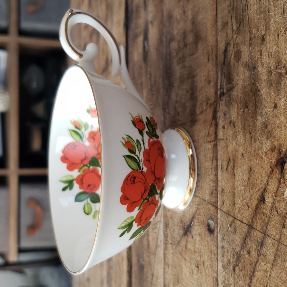 Mulder and Zoon by Amsterdam Vintage Red Rose teacup. No saucer